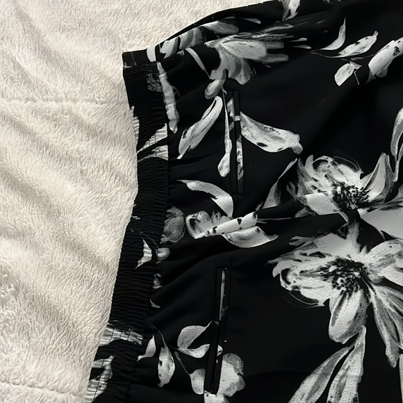 Floral pants - medium - Picture 6 of 7